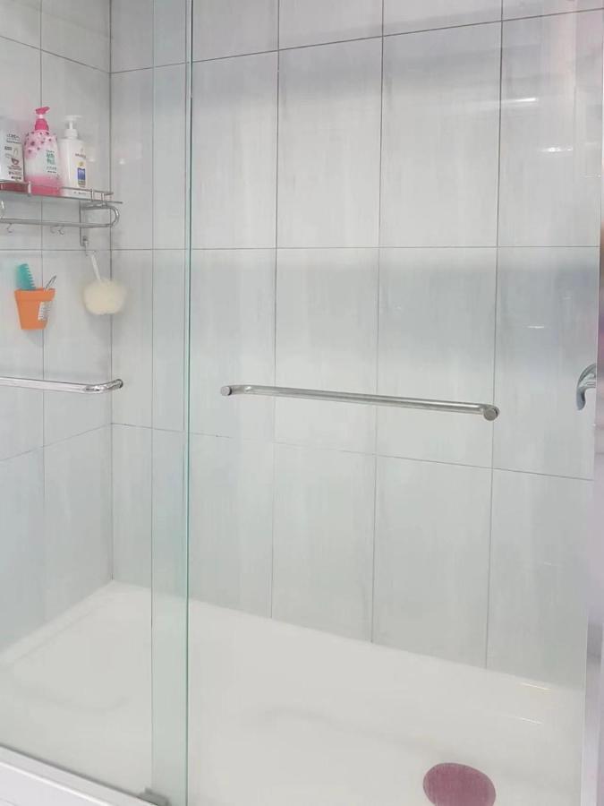 Private Single Room In A House Richmond Esterno foto